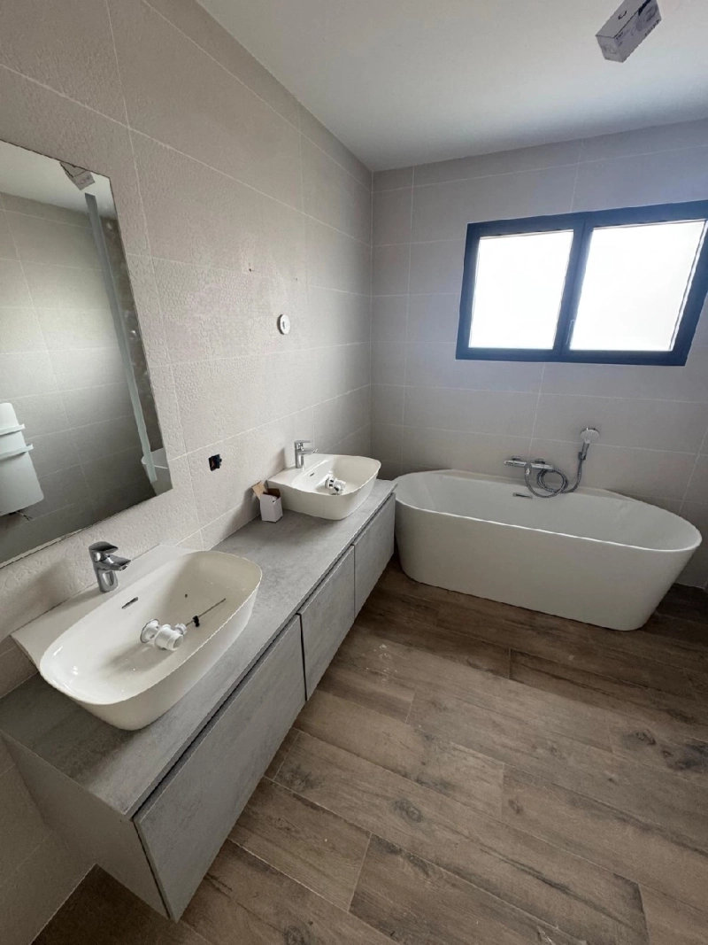Carrelage imitation bois : l'effet parquet sans les inconvénients